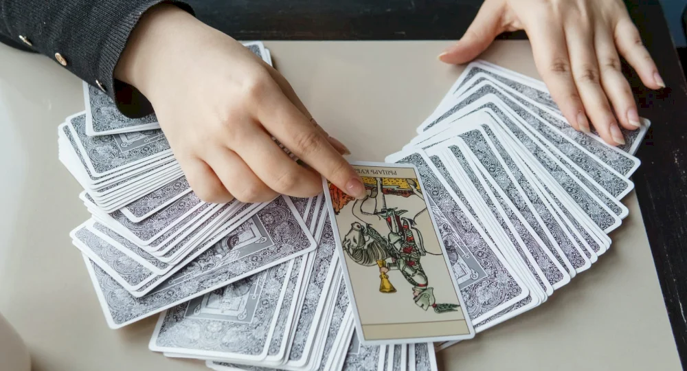 <p>The Knight of Cups card, a compelling figure in the tarot and a powerful symbol of romantic idealism and artistic expression, invites us to delve into its fascinating history.</p>